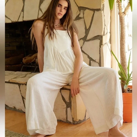 New Free People Sun Drenched Overalls Onesie Jumpsuit in White Size Medium - Picture 1 of 10